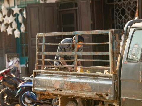 Start a Profitable Side Hustle While Working Full-Time