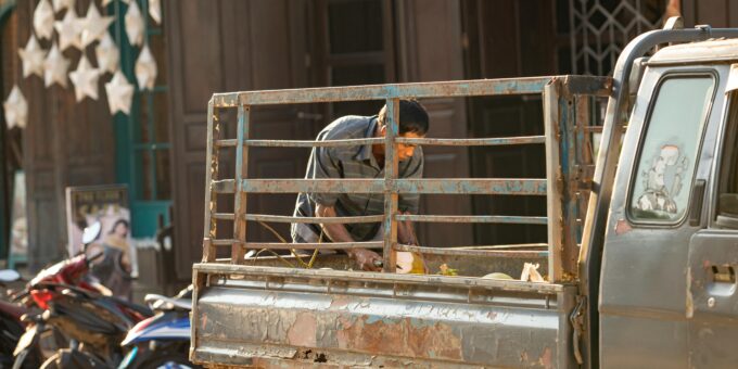 Start a Profitable Side Hustle While Working Full-Time