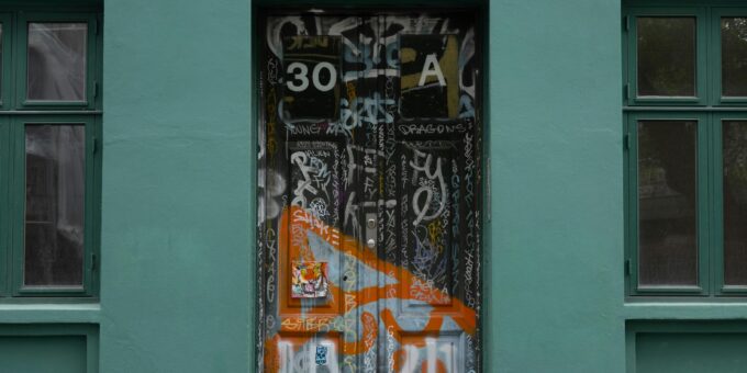 How to Buy Stocks Like a Wall Street Expert